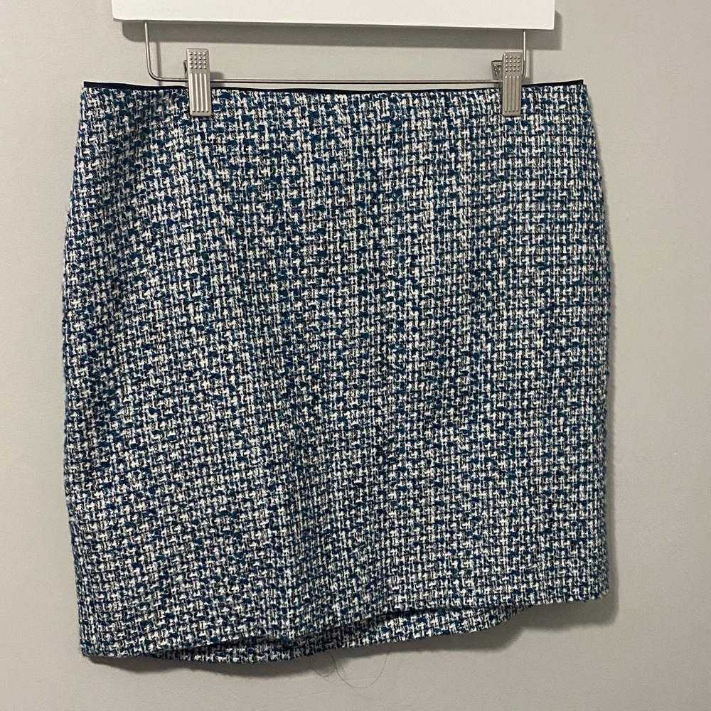 White House Black Market Navy and White Pencil Skirt